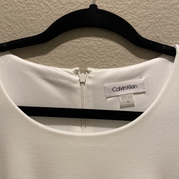 PERFECT CONDITION CALVIN KLEIN DRESS - Picture 3 of 4